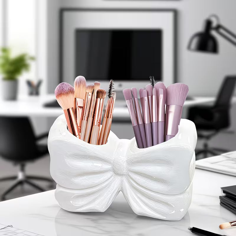One Piece of Nordic-Inspired Irregular Bow-Shaped Makeup Brush Holder