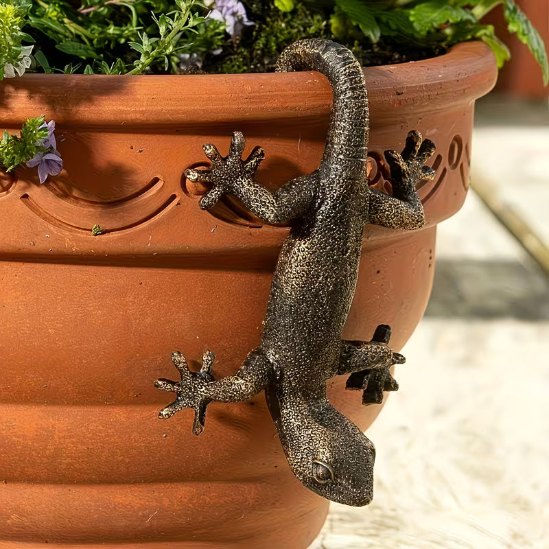 Charming Bronze Gecko Plant Pot Hanging Ornament