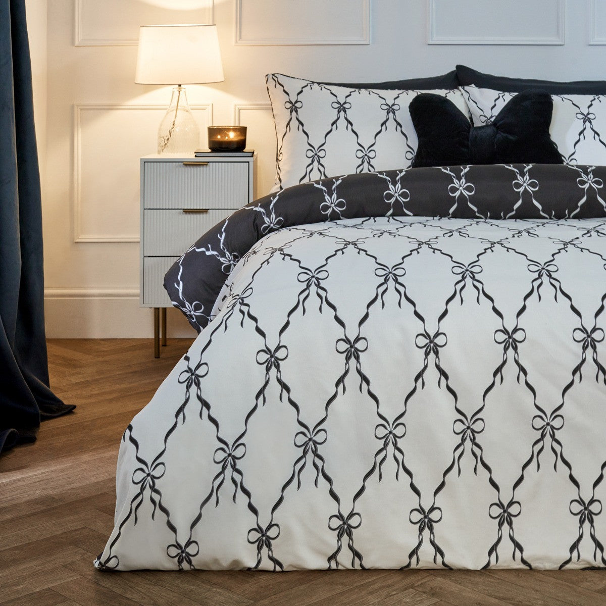 Bow Ribbon Print Reversible Duvet Cover Set