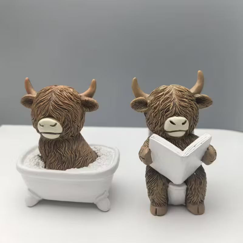 2pcs Highland Cow in Bathtub Figurine