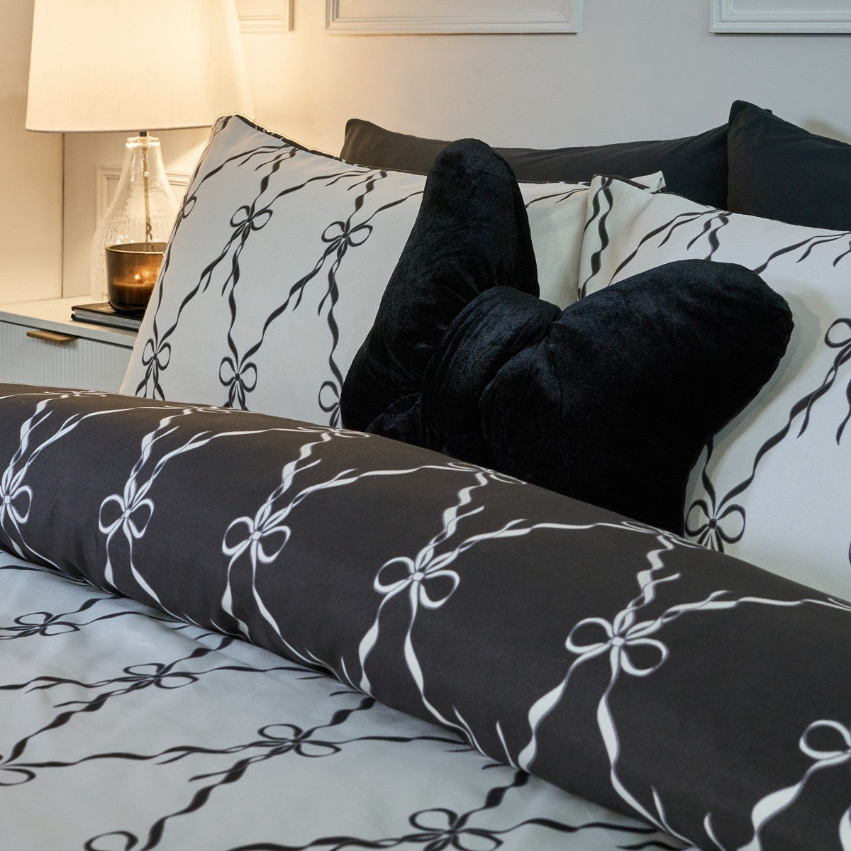 Bow Ribbon Print Reversible Duvet Cover Set